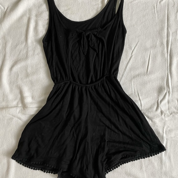 Hollister dark navy romper looks nearly black - Picture 3 of 3